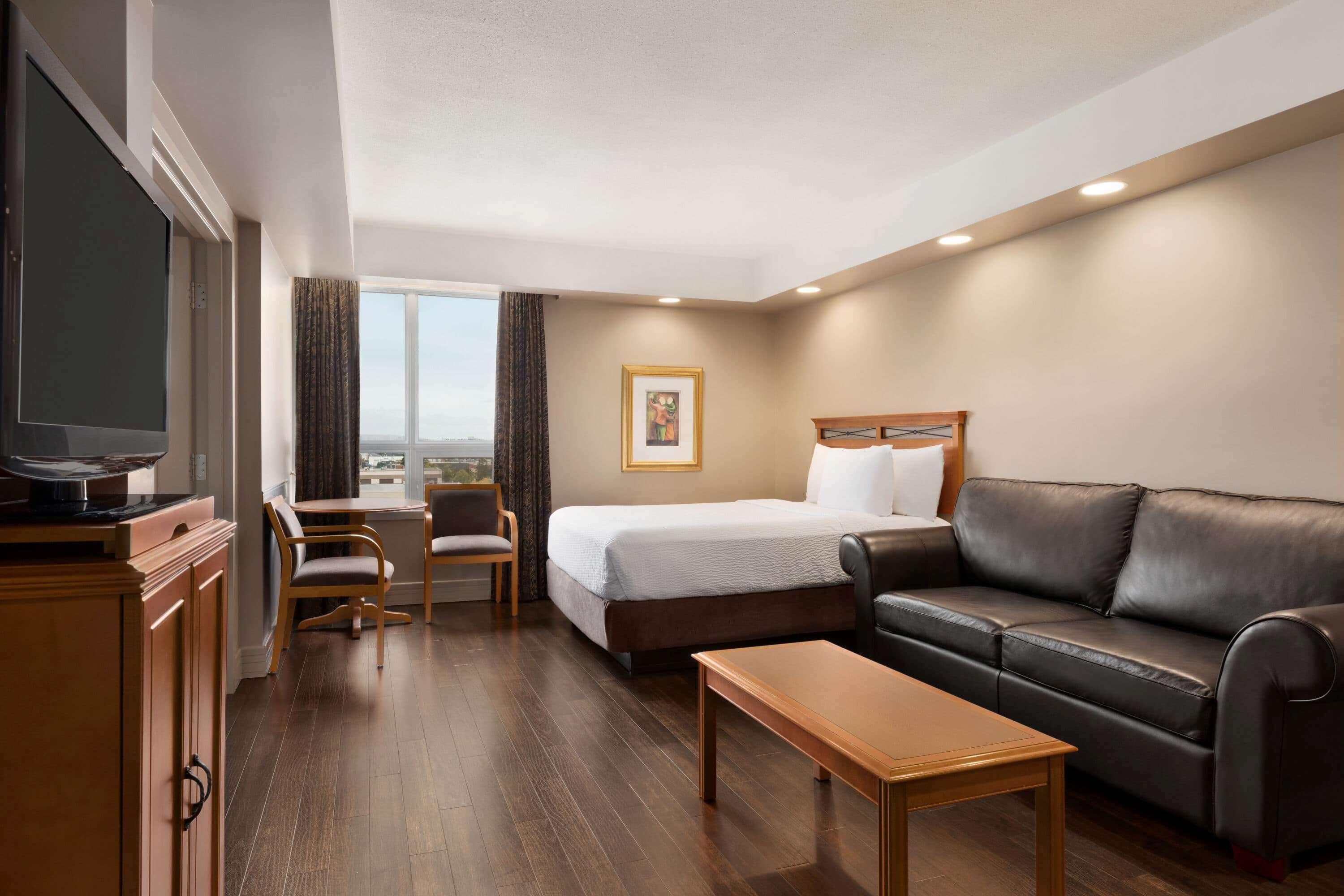 Royal Calgary, Trademark Collection By Wyndham Hotel 3*