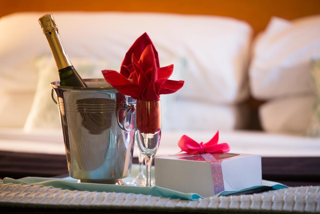Royal Calgary, Trademark Collection By Wyndham Hotel