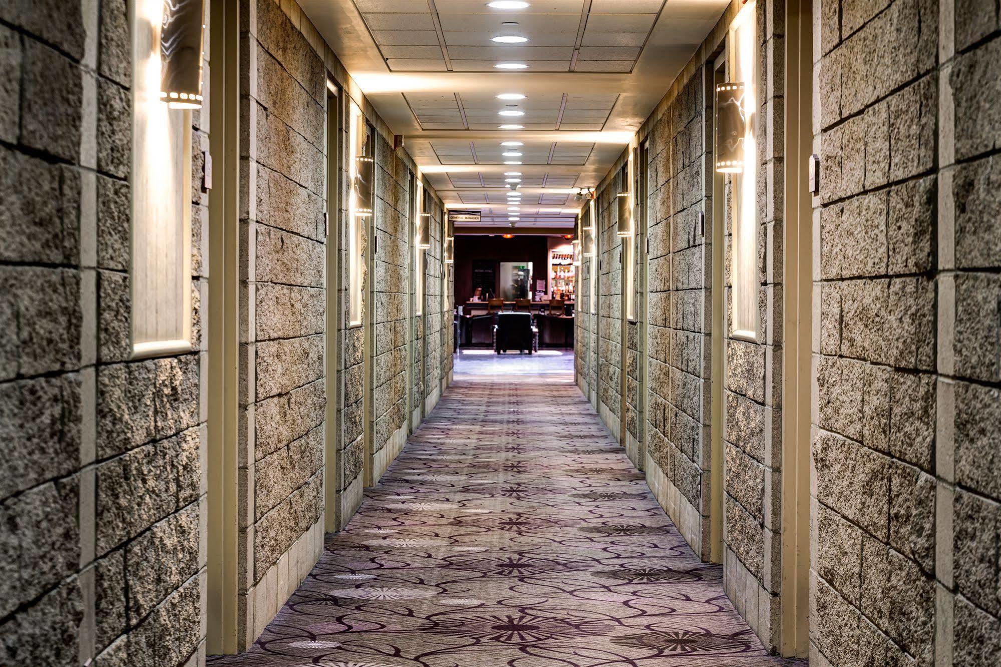 Royal Calgary, Trademark Collection By Wyndham Hotel