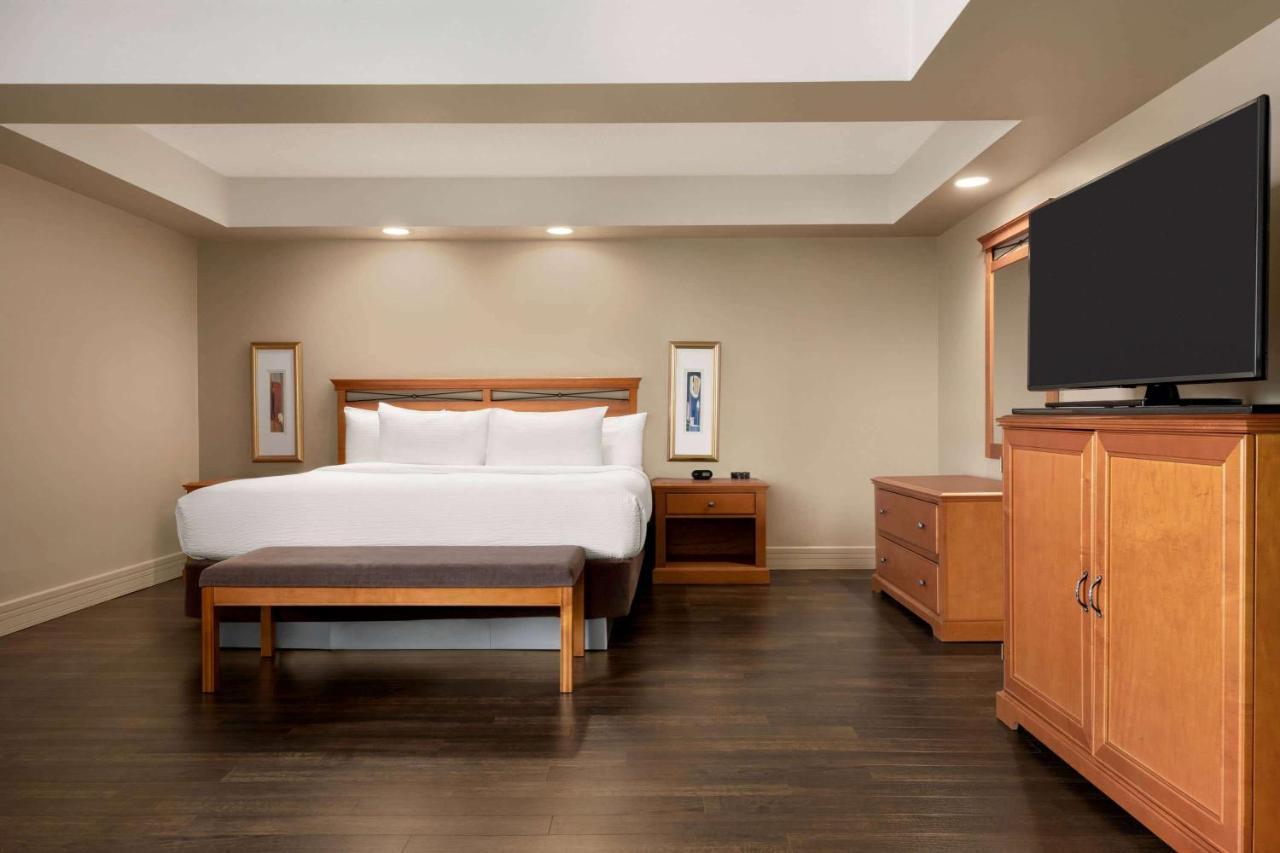 Royal Calgary, Trademark Collection By Wyndham Hotel Calgary